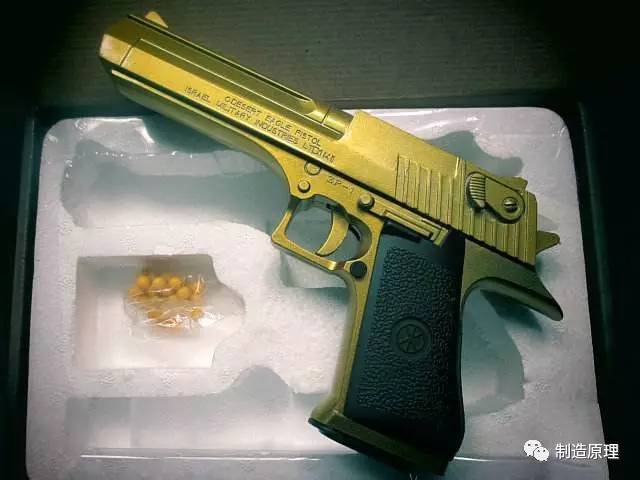 新澳门原料免费和旧玩具枪射出真子弹与