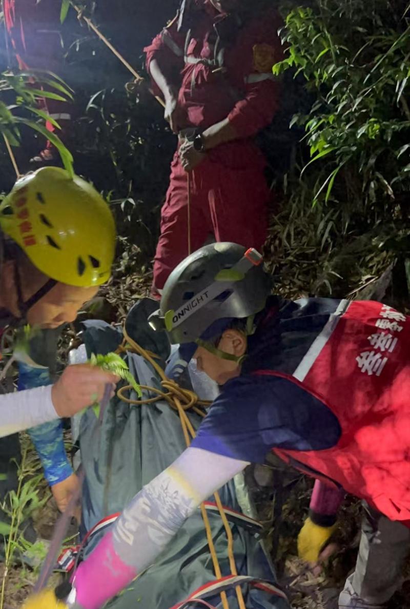 新澳门2025年开奖记录和男子爬山失联已身亡与男子爬山失联已身亡视频